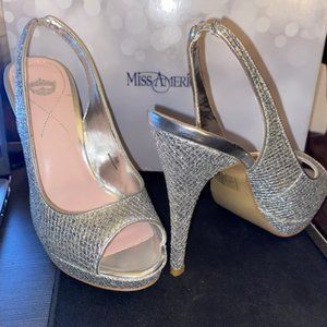 MISS AMERICA: Ilene Silver Pump Size 7.5M